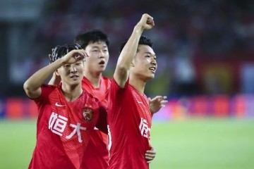  多特蒙德主帅暗示核心球员将离队  
