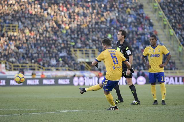  博洛尼亚铁闸重伤休战，意甲最稳防线出现裂痕  