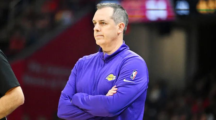  科隆主帅鲍姆加特下课助理教练暂代  